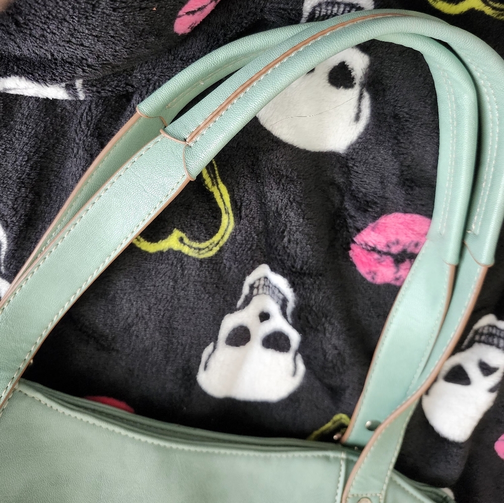 Relic Mint Color Purse. - Picture 4 of 8